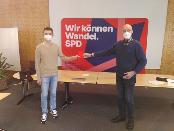 Neues Mitglied Felix im Sitzungssaal Unterbezirk SPD Bochum